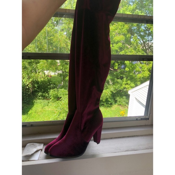 Red Velvet Boots - Picture 4 of 5